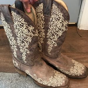 Women’s corral cowgirl boots